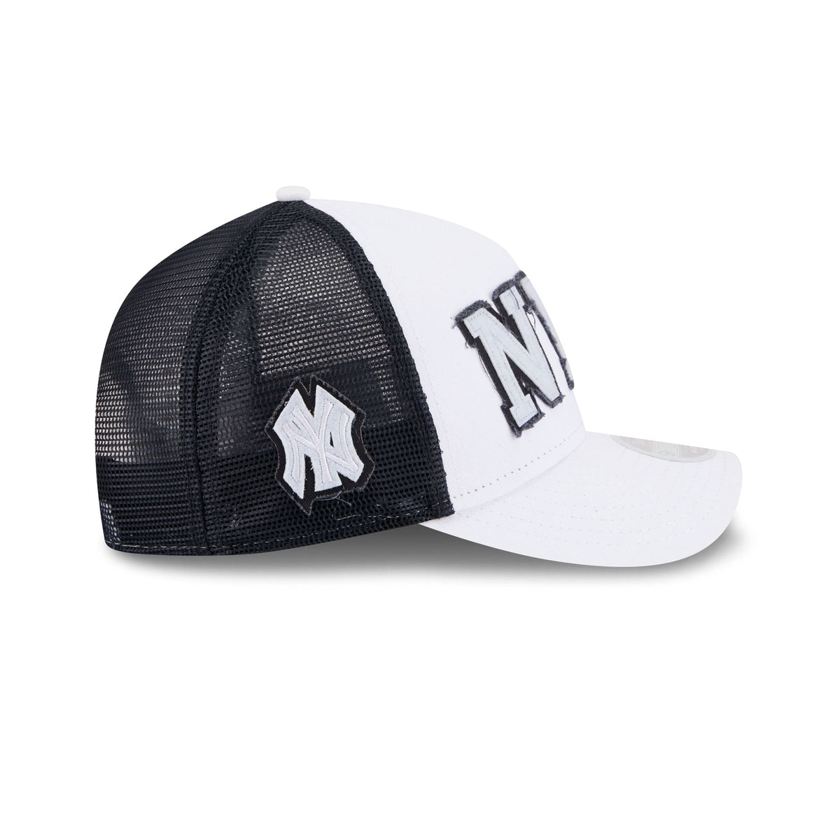 New York Yankees Optic White Felt Logo Women's 9FORTY M-Crown A-Frame Trucker Hat